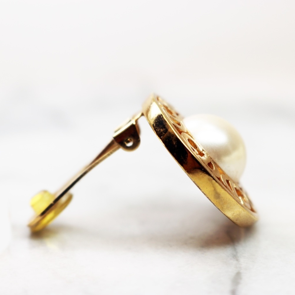 ⚜️ VINTAGE CHRISTIAN DIOR LOGO FAUX PEARL EARRINGS - Picture 10 of 14